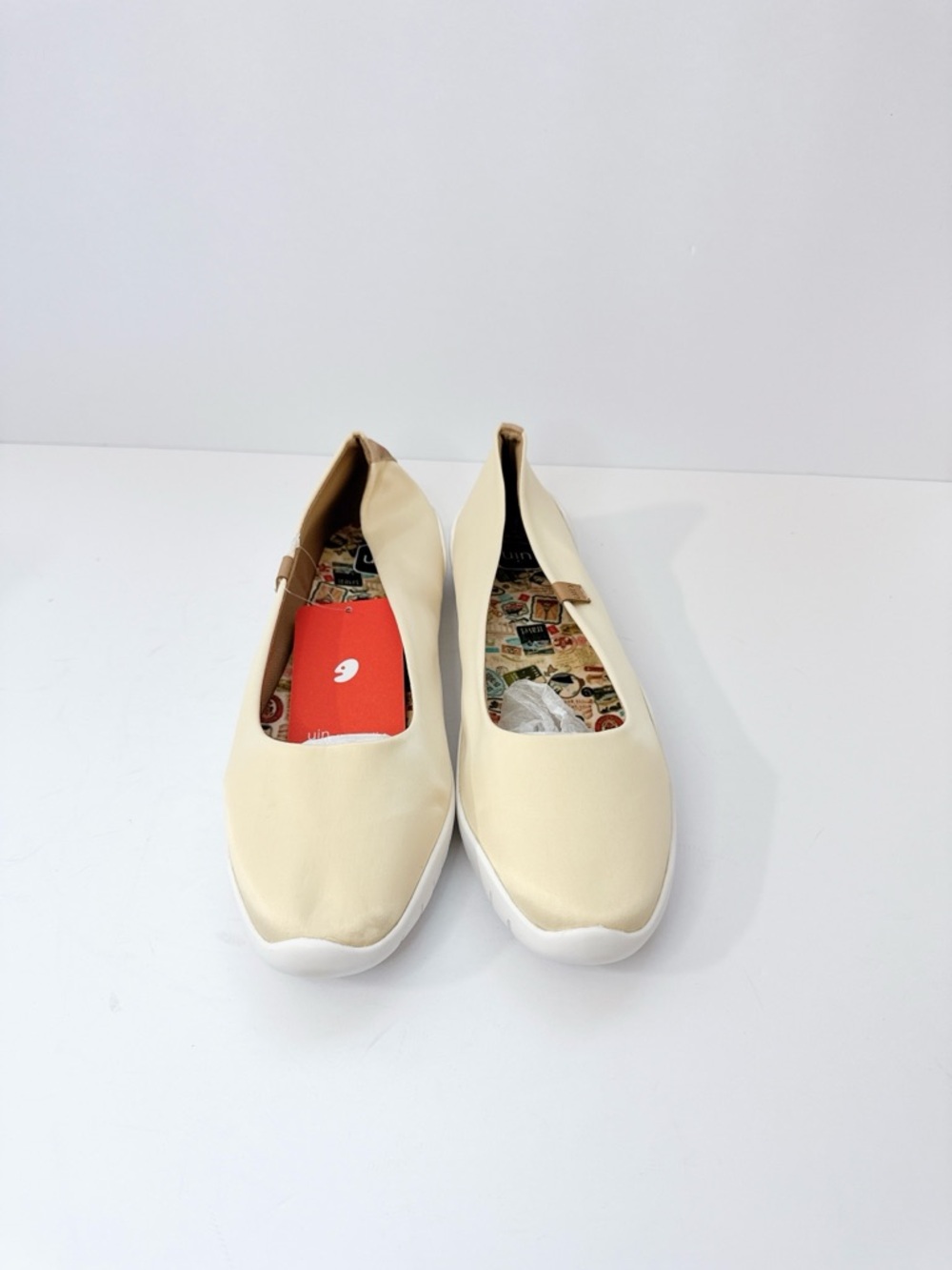 Size 9.5 UIN Oat Milk Cream Silk Slip-On Comfort Travel Women’s Shoes